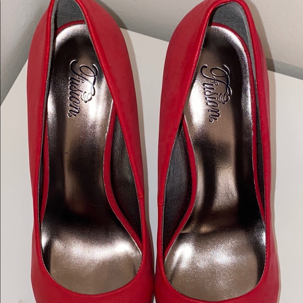 Red heels - Picture 3 of 8